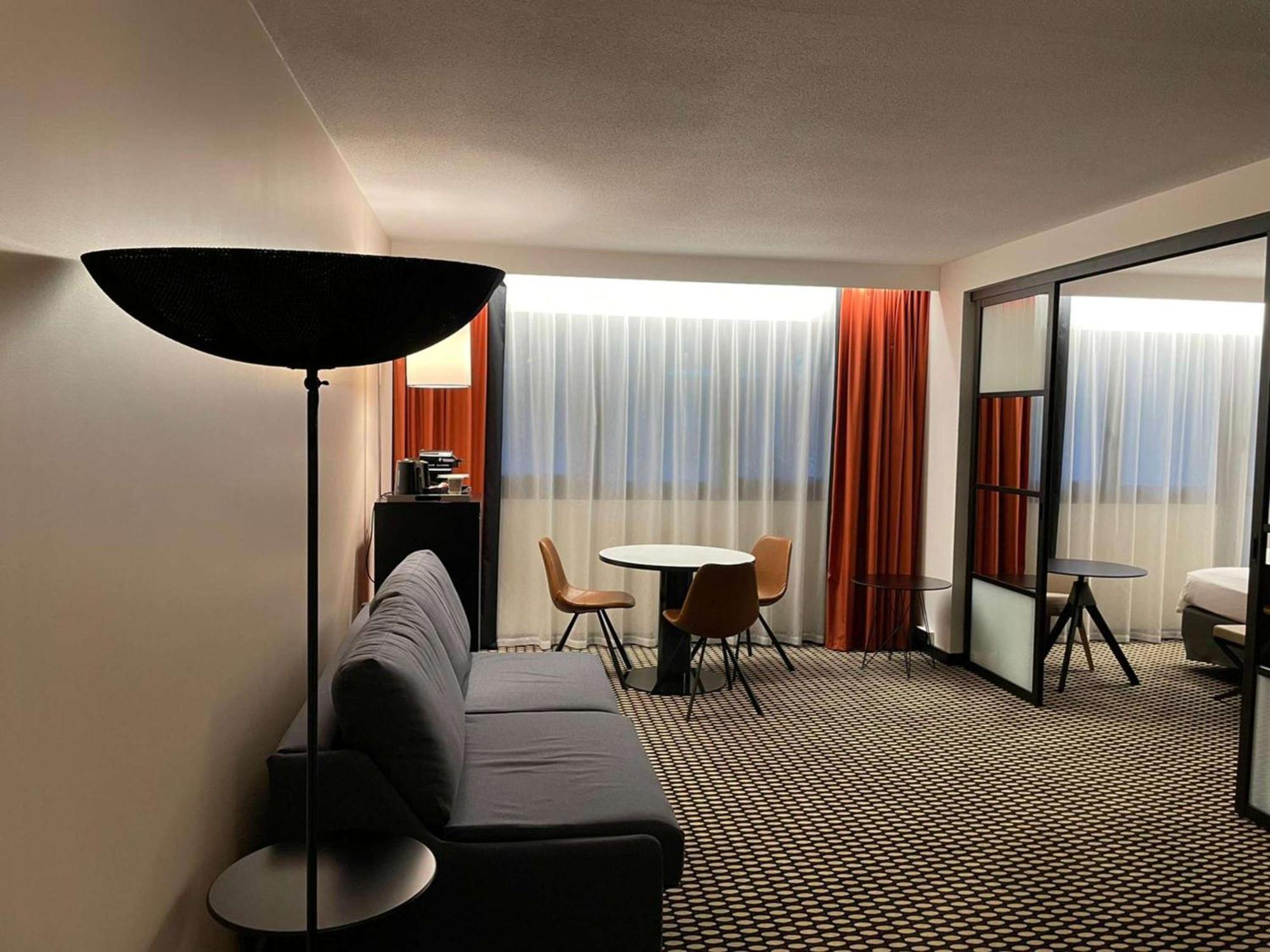 Отель Mercure Paris Porte De Versailles Expo Ванв Экстерьер фото